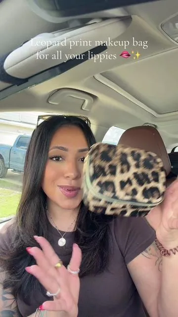 Tell me this isn’t the cutest travel makeup case 😻🐆🤎✨ #makeupbag #travelmakeupbag #makeupcase #makeupcasewithlight #tiktokshopcreatorpicks 