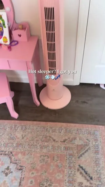 If your room gets hot at night or you just like to sleep in an ice chamber like me- the Antarctic star tower fan is a MUST. Plus, it comes in pink 🎀💁🏻‍♀️❄️🥶 #towerfan #standingfan #bedroomfan #hotsleepersolution  