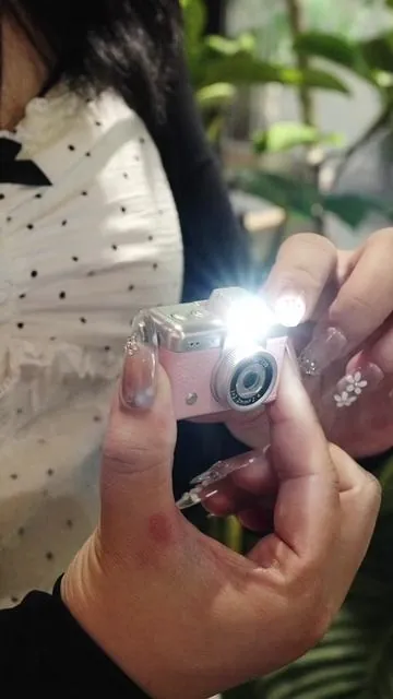 This viral flip-top mini camera comes with a built-in fill light and vintage film filters, delivering stunning aesthetic vibes in every shot. #minicamera #ccdcamera #filmcamera #tiktokmademebuyit #webtoonrecommendation 