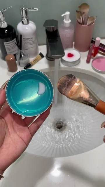 Don't buy this unless you hate wasting money on new makeup brushes 🤯 #BrushCleaning #BudgetBeauty #MakeupHacks #makeuptools 