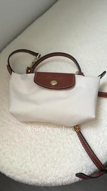 What’s in my bag??? O mas bien que le cabe a este modelo🫢 . . . #tiktokshop #videoviraltiktok  #accessories #style #whatsinmybag 