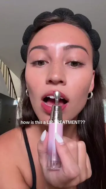 Jeffree Star Approved!!⭐️ Zero stickiness, incredible pigment, AND has peptides to help w dark/smokers lips?! @SKINTIFIC US Store you nailed this one 🫦💄