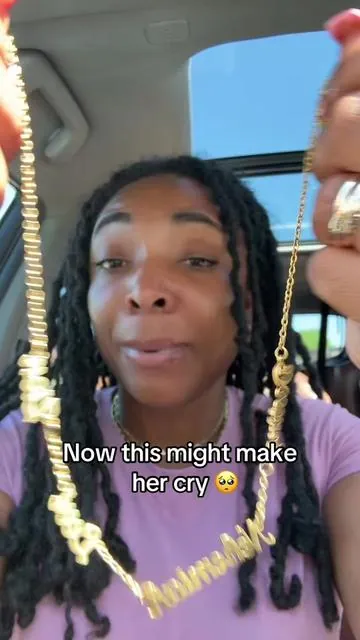 This custom name necklace is the perfect gift for her. It’s completely tarnish free and soooooo freaking cute 😩😩🥰 #namenecklace #tiktokshopmothersday #necklace #nontarnishjewelry #jewlery 