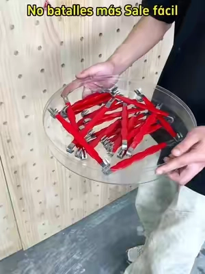 Ya no batalles con esos conectores difíciles bajo el cofre. Esta herramienta los saca rápido, limpio y sin romper clips de plástico. Perfecta para mecánicos, mods o reparaciones rápidas. #Mecanica #HerramientasAuto #DIYCarros #TallerEnCasa #AutosUSA