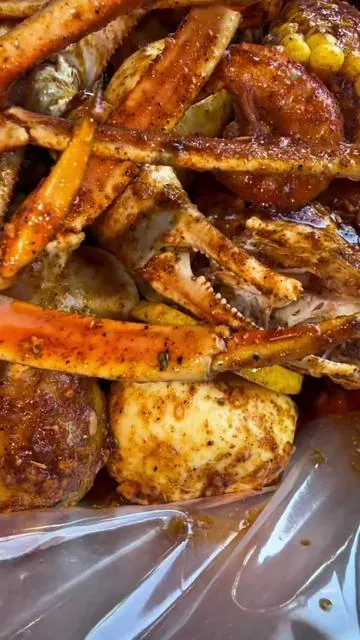 NYC really got some hidden food gems if you know where to look 🔥🍽️ From smoky BBQ to Japanese grill nights and spicy Thai flavors… this list is elite 😮‍🔥 📍Favorites: fat fowl • Bark Barbecue the monkey king • Gyu-Kaku Japanese BBQ • Cap't Loui • Misc Thai Restaurant.                                 If you in NYC and not hitting these… you missing out 💯 #nycfood #nyceats #Foodie #FoodTok     #creatorsearchinsights @Gyu-Kaku Japanese BBQ @FatFowlNewYork @MISC @Bark Barbecue @The Monkey King 