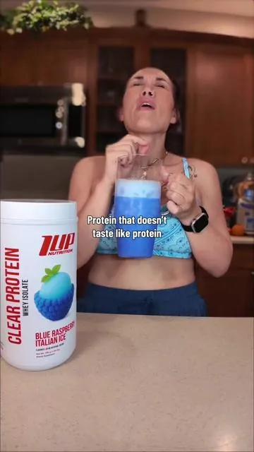 Protein you’ll actually want to drink… no weird aftertaste and no heavy shake feeling 🙌🏼 #clearprotein #proteindrink #proteingoals #postworkoutdrink  #memorialdaysale @1UpNutrition 