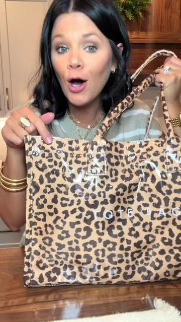 Do nottttttt go into summer without this bag!! #fyp #foryoupage #tiktok #tiktokshop #totebag  @KALIDI 