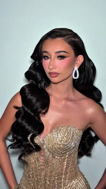 @tessa  Didn’t come to play, she came to slay 🤍 HAIR EXTENSIONS: @googoohair_tts  2 packs of 22inches “jet black” MUA: @kam 🎨✴️  HAIR: @prettygirlglamm  #PromHair #HollywoodWaves #GlamHair #hairreels #PromReady