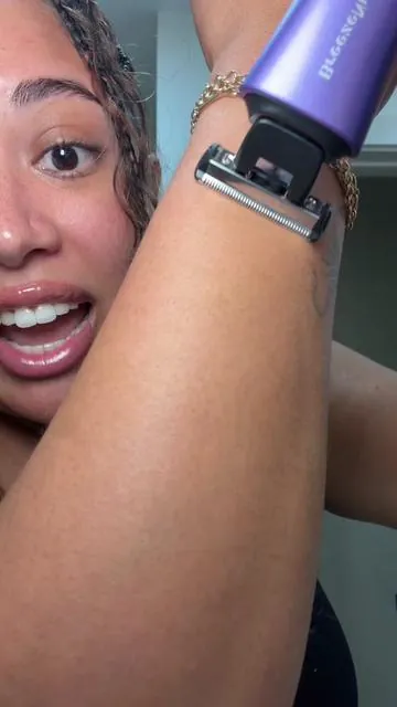 No more ingrown hairs—this bikini trimmer is safe, painless, and perfect for sensitive skin! @BreezeNu US #bikinishaver #bikinitrimmerforwomen #SelfCare #womenshaver #breezenu 