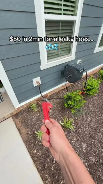 Stop fighting your hose every time… this quick connector makes switching attachments take 2 seconds. #gardenhose #outdoorupgrade #homehacks #yardtools #smartgadgets 