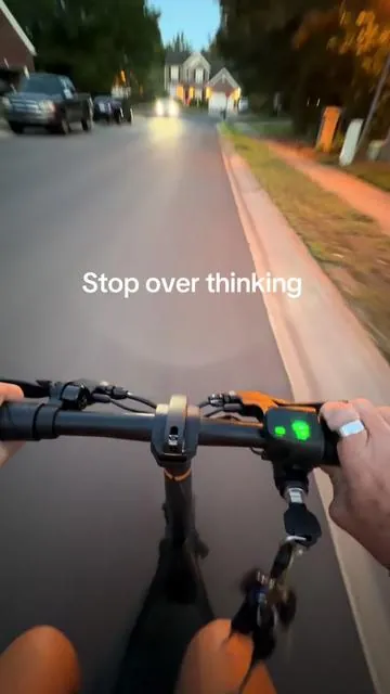 You don’t need to make everyday life harder than it has to be. This is the kind of easy… you’ll actually use. #E#ElectricScooterA#ActiveOver40scooter  #commuter  ##tiktokshopcreatorpicks@MEGAWHEELS US 