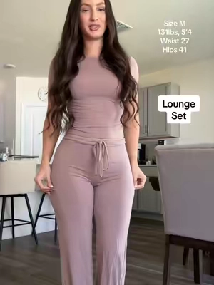 Replying to @laurenitis We love a cute, comfortable errand set 💗🤌🏻 #loungeset #loungewear #twopieceset #wakeclothing 