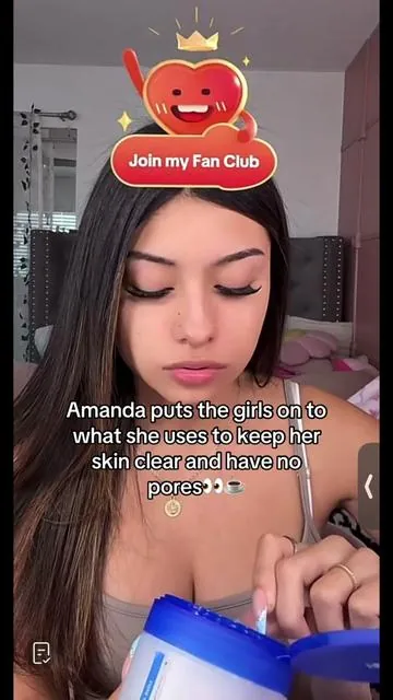 Amanda puts the girls on to what she uses to keep her skin clear and have no pores👀☕️ #amanda #zavala #medicube #fyp #viral 