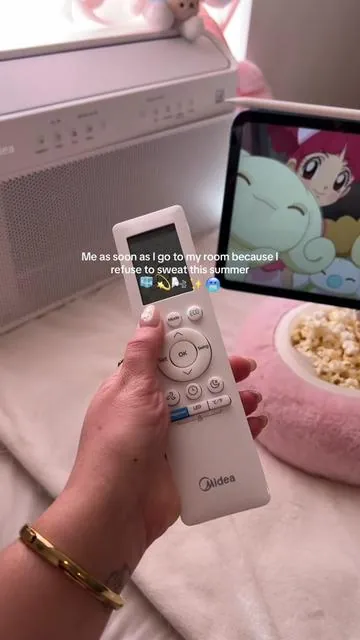 Best feeling ever ❄️ I learned my lesson with last year’s heatwave 🥲 I used an audio for the video, the AC itself doesn’t make noise which is nice! @Midea-US #AirConditioner #AireAcondicionado #UShapedAC #summeressentials #heatwavesolution 