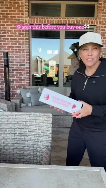 Water never looked so good! 💗 Grab this Cirkul bundle while it’s on such a great deal! #cirkulwaterbottle #drinkyourwater #hydrationtips #mothersdaygiftideas @Cirkul 