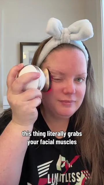TikTok got me again and honestly…the muscle twitching sold me 😭 this thing feels INSANE!  #skincareroutine  #microcurrentfacial #tiktokshopfinds  #lymphaticdrainage #skintightening 