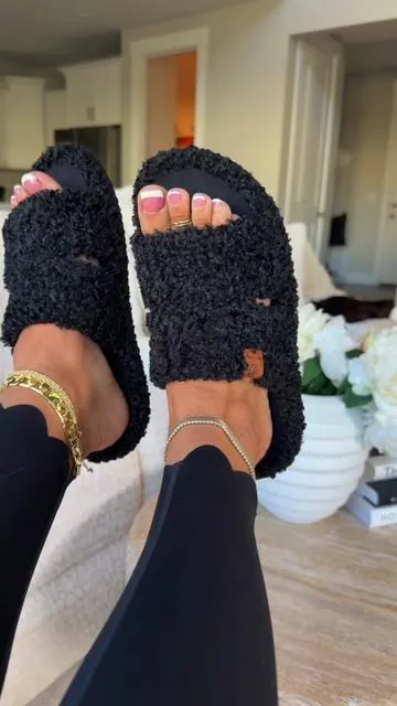Sandal slippers breathable cushioned slip on sandals lightweight comfort for everyday indoor outdoor wear. #BreathableSandals #SlipOnComfort #CasualFootwear #AllDayWear #ComfortStyle 