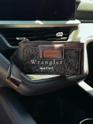 So pretty 🤎 @Vaqueras Outfitters #purse #pursetok #womenswallet #wallet #wranglerwallet 