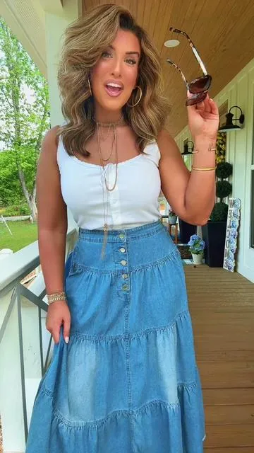 If this skirt doesn’t give you all of the boho vibes I’m not sure what would! It would be perfect for everyday style or dressing it up for festival season! 🙌🏻 #bohostyle #bohofashion #affordableoutfits 