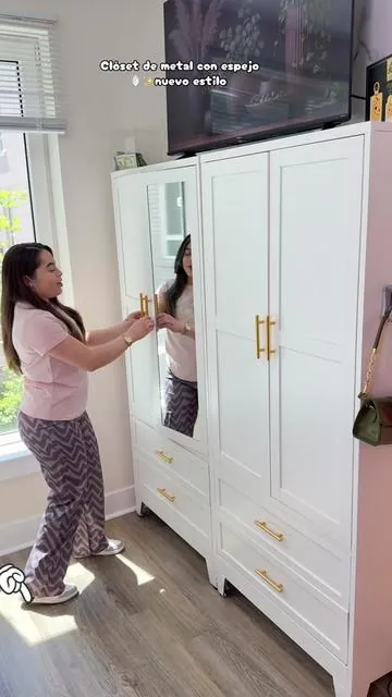 El clóset de metal más viral 2 opciones con o sin espejo 10/10 corran por el suyo 😮‍💨🏃🏻‍♀️🪞✨10000/10 #closet #metal #ropero #gold #bedroom 