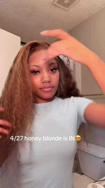 So cuteee😍 from @Zlzlblbl Hair Factory Store  #honeyblonde #deepwave 
