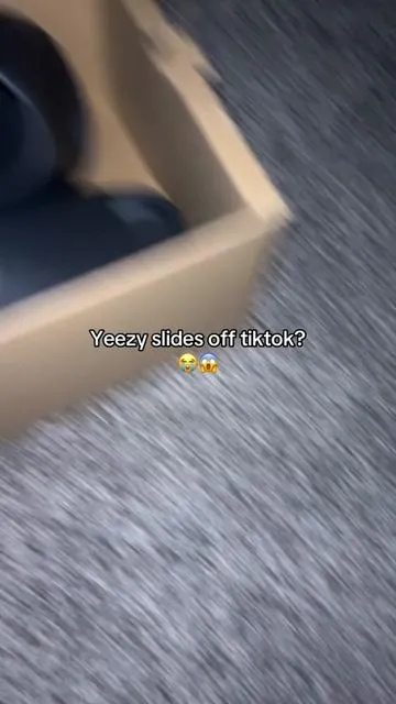 They dont got the logo ngl #yeezy #adidas #slide #summer 