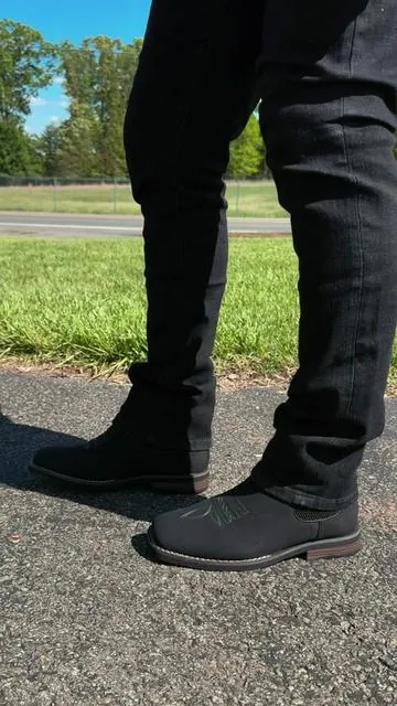 Botas Chelsea para hombre  Elige tu color favorito desde el carrito naranja para obtenerlas a un súper precio con envío gratis. 🇺🇸  #chelseaboots #botasvaqueras #bootsformen #men #trocas 