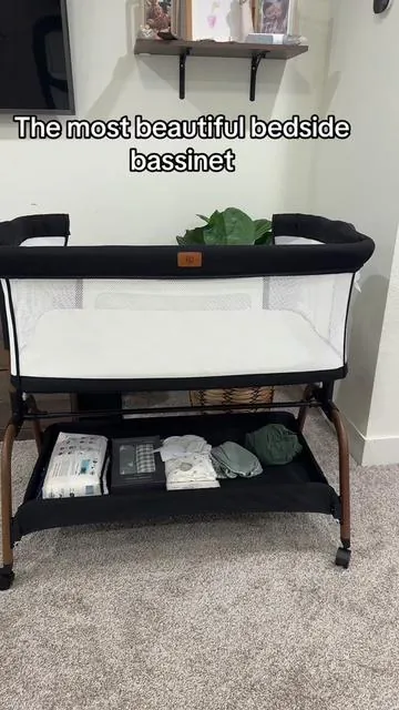 If you've been looking for a bedside bassinet look no further this one is seriously beautiful and checks all the boxes. #bassinet #babymusthaves #babyshower #babyessentials #bedsidebassinet 