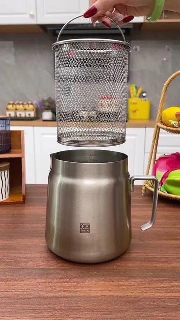 StainlessSteelOilFilterHouseholdOilPotwithLidCookingOilFatSeparatorforFilterResidue#oilpot #kitchenware#blackfriday#tiktokshop#summervibes 