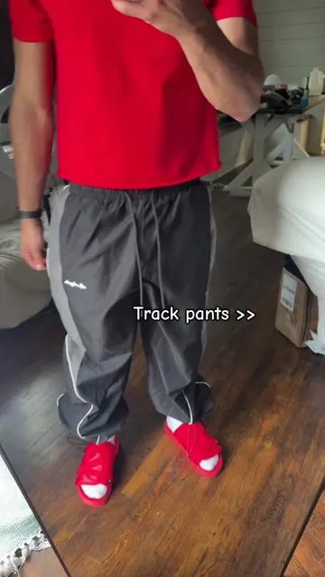 So happy I found the perfect baggy track pants 😍.  #traxkpants #casualpants #streetwear #menspants #baggy 