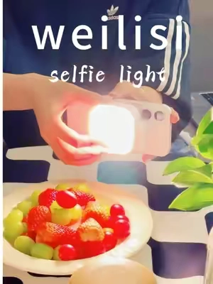 A foldable magetic fill light.✅✅📸📸#photography #viralselfielight #mothersdaygift #tiktokshopstockup #summrvibes 