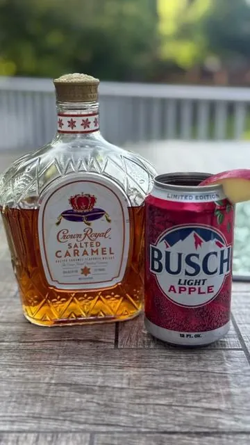 Open can cocktails with this genius gadget!! Caramel Bapple!!  #summerdrinks #bapple #cocktails #drinkrecipe #buschapple 