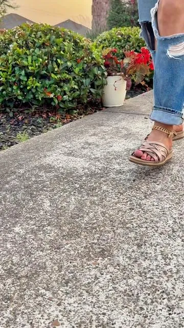 Skechers sandals are a summer must have ☀️🤎 #skechers #skecherssandals #summersandals #tiktokshopcreatorpicks #comfortablesandals 