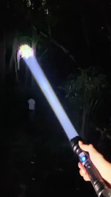 A truly versatile light to keep handy: works for blackouts, urgent needs, or when out after sunset. 🌃🔦✅ #Tiktokshopstockup  #Tiktokshopmothersday #techvibes #gift #potente   