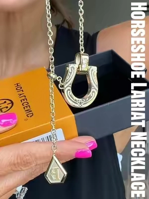Goooooooorgeous! 🐎 #westernwear #westernjewelry #concertoutfit #concertoutfits #holylegendjewelry 