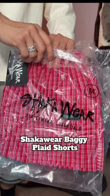Here’s an in depth review on the new baggy plaid shorts from @ShakaWear 🔥 #shakawear #streetwear #chicanostyle #cholo #baggyshorts 