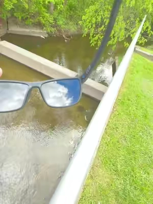I fish with polarized sunglasses! #fishing #polarizedsunglass #sunglasses #fishingequipment #fishingtips 