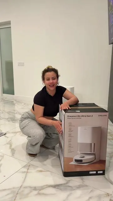 robot aspirador con mopa que limpia mientras tú haces dinero 💸 si tienes mascotas, niños o simplemente no quieres barrer todos los días esto te cambia la vida. deja el piso brillante sin esfuerzo y llega hasta debajo de los muebles 😮‍💨✨ #robotaspirador #robotlimpiador #limpiezadelhogar #tiktokshopfinds #hogarinteligente 