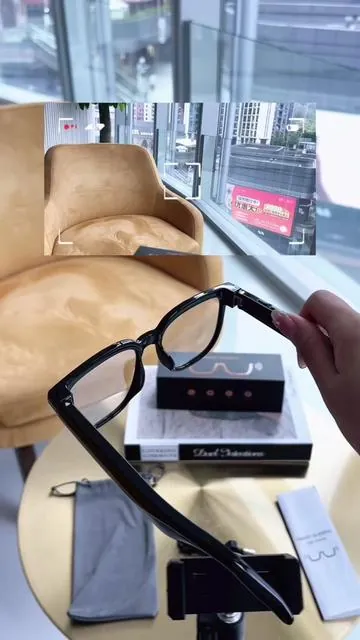 Okay… AI in glasses is kinda crazy 🤯🧠🕶️ #tiktokshop #aitiktokshop #fyp #fashion #tiktokmademebuyit #glasses #fashiontiktoks #aiglasses #cameraglasses #tech #smarteyewear #camera