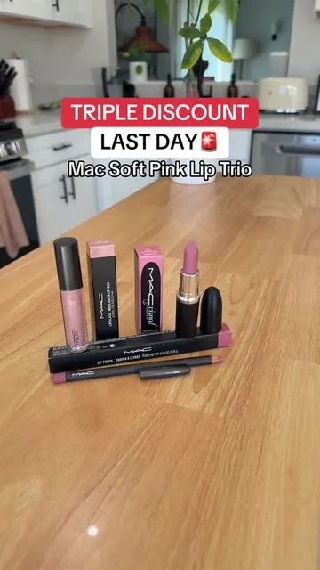 MASSIVE DEAL #mac #lipstick #lipgloss 