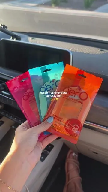 and they smell sooo good, I’m currently using the blue one and my car smells 🤌🏼✨🩵  #tiktokshopsummersale #summervibes #carairfreshener #carairfresheners #carmusthaves 