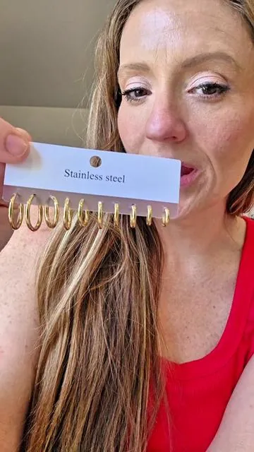 Cute little everyday hoops that don’t feel heavy on your ears. You get multiple sizes in one set, they’re lightweight, stackable, and easy to wear with basically anything. #goldhuggies #huggiehoops #goldhoopearrings #stackableearrings #SummerVibes @YIONIFI official 