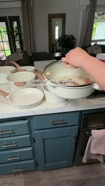 Cooking is so much better when your pans actually cooperate. I genuinely didn’t realize cookware could make this much difference. #cookware #kitchenfinds #cookingessentials #cookwareset #cookingtiktok   @Sweetcrispy Shop 