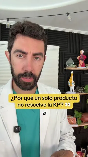 Un solo producto no resuelve la KP completamente — necesitas dos pasos. Primero remover, después tratar. 👀 Como NP: el sistema Remedy KP del Dr. Shah combina el Scrub (ácido glicólico 7% + láctico 3% + gránulos de azúcar que se disuelven en agua) con el Moisturizer (Urea 10% + Láctico 5% + Retinol 0.1% encapsulado + Ceramidas). 4 mecanismos combinados. Sin fragancia. Vegano. 100% de usuarios vieron mejora en 4 semanas. Los productos que YO uso 👇 Dale 4-8 semanas. --- #keratosispilaris #brazoslisos #tiktokshopcreatorpicks #creatorsearchinsights  #kptreatment