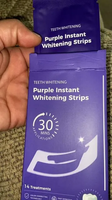Tiras blanqueadoras Purple Instant Whitening Strips  de la marca KingShine, un tratamiento dental diseñado para la corrección de color @KingShine #smilemakeover #purplewhiteningstrips #teethwhitening #colorcorrector #brightsmile 