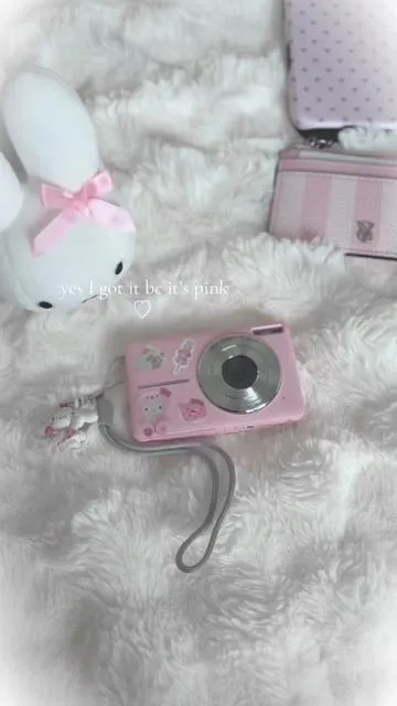 I love my digital camera! 🎀 so easy to upload photos as well! ♡  #digitalcamera #y2k #pinkaesthetic #digicam #cutecore🎀🦴🍮🐾 