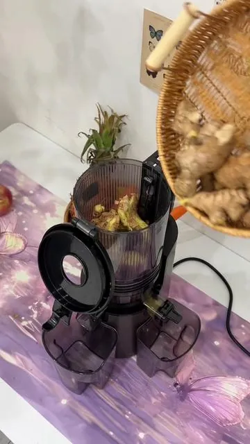 I’ve never seen a juicer handle ginger like this…No clogging, no slowing down.And the pulp? Completely dry. #coldpressjuicer #gingershot #juicing #detoxjuice #healthylifestyle