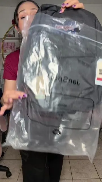 JanSport Backpack #tiktokshopcreatorpicks #tiktokshopholidayhaul #summervibes☀️ #tiktokshopstockup #dealsforyoudays 