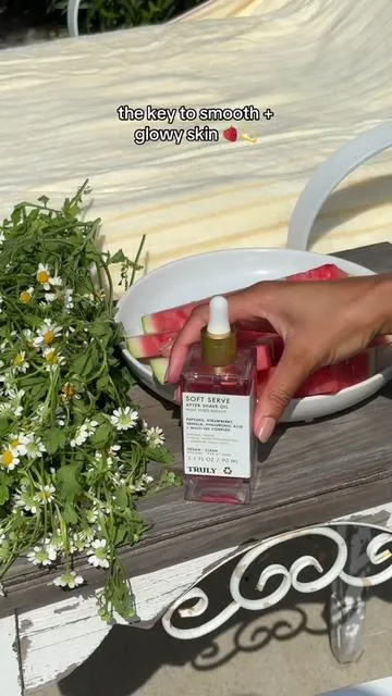 have you tried soft serve? 🍓✨#trulybeauty #SummerGlow #glowyskin #softserve #shave 