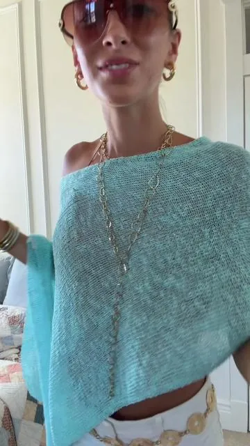 a poncho will ALWAYS make any outfit a 10/10